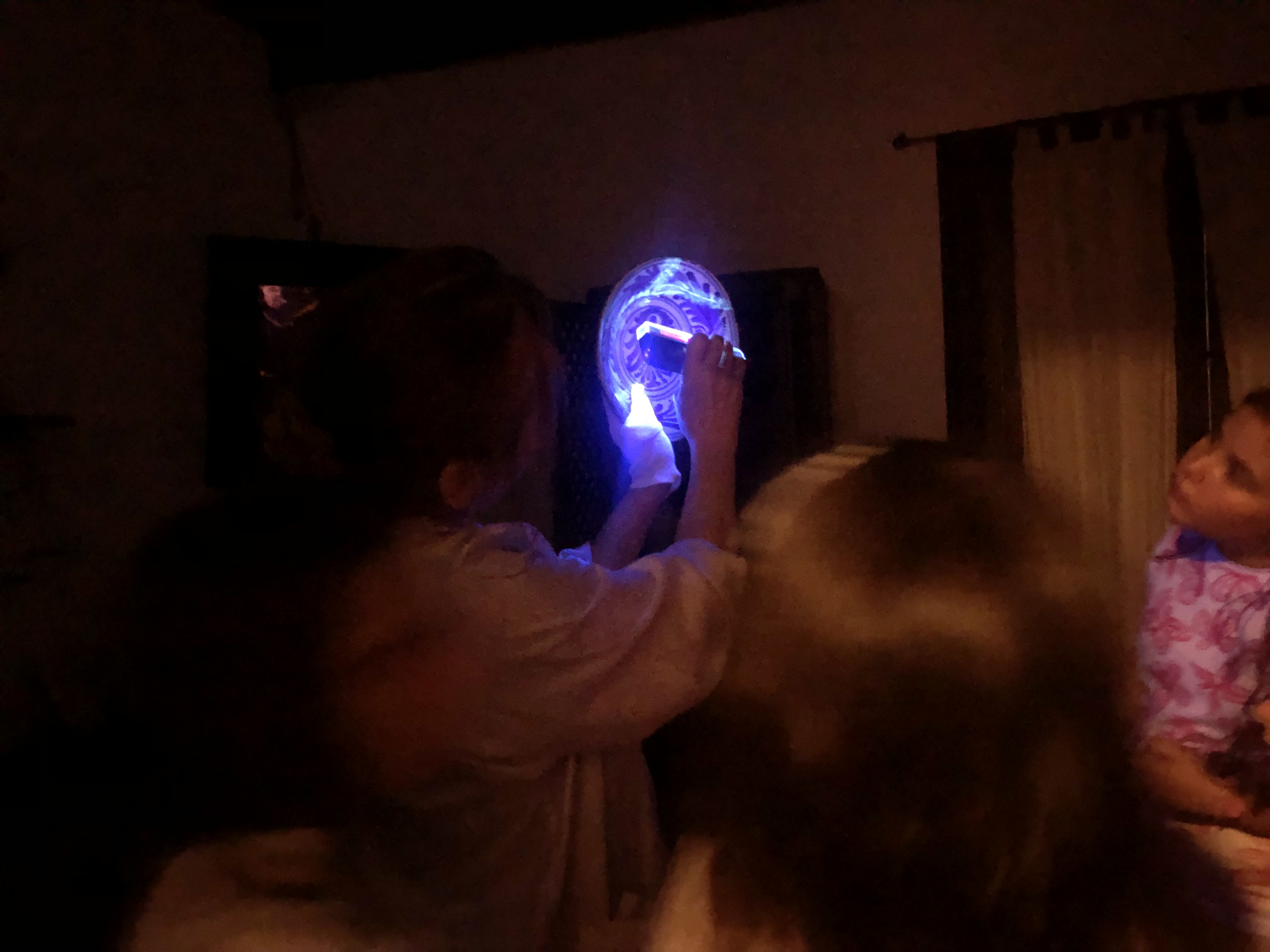 Mezclando adobe en un mortero