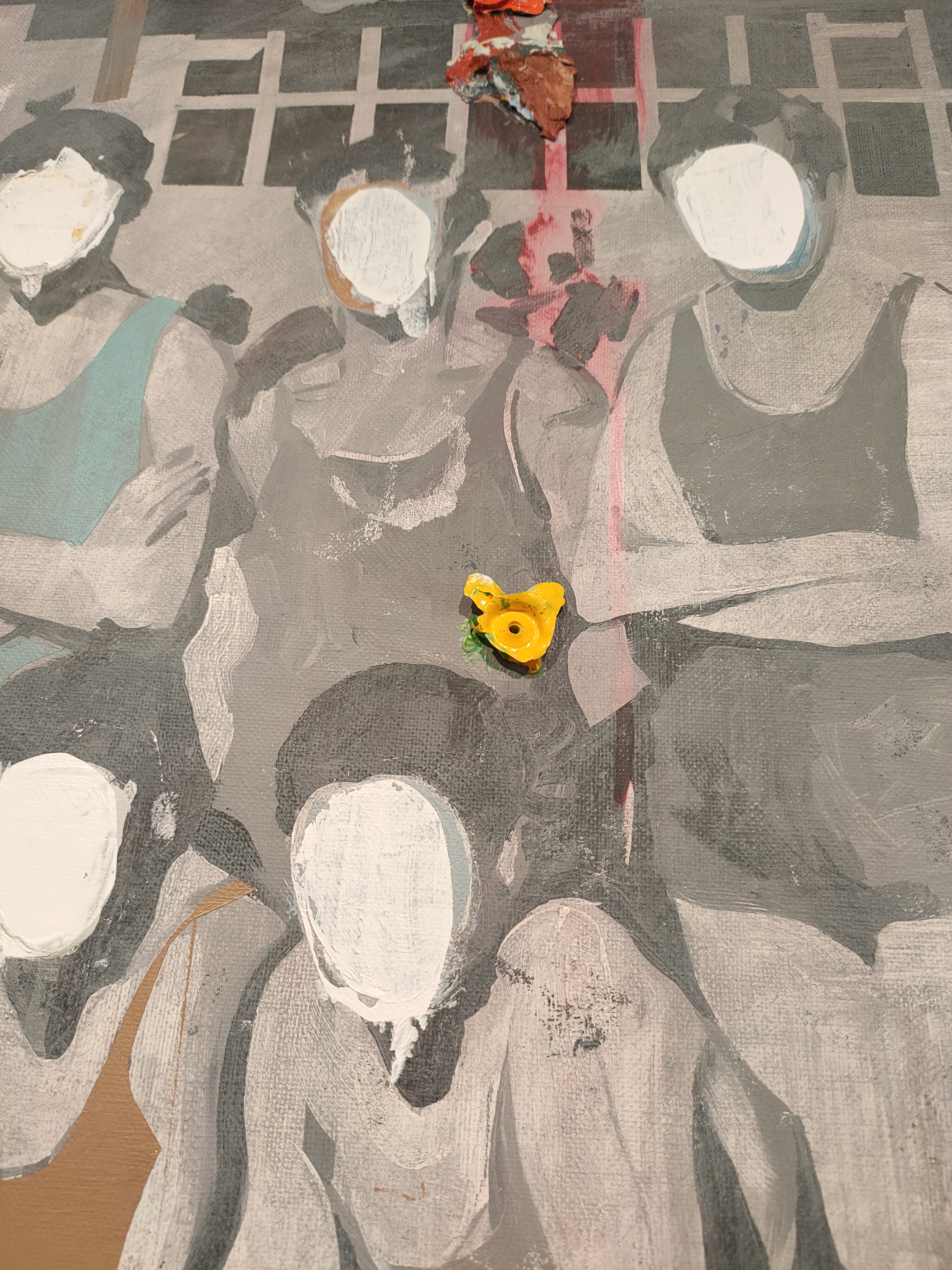 Detalle cercano de pintura de ALbacete. Retratro de grupo en el que las personas tienen la cara pintada de blanco.Sobre ellas un pegote de oleo.