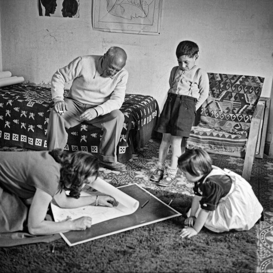 Picasso pintando con sus hijos